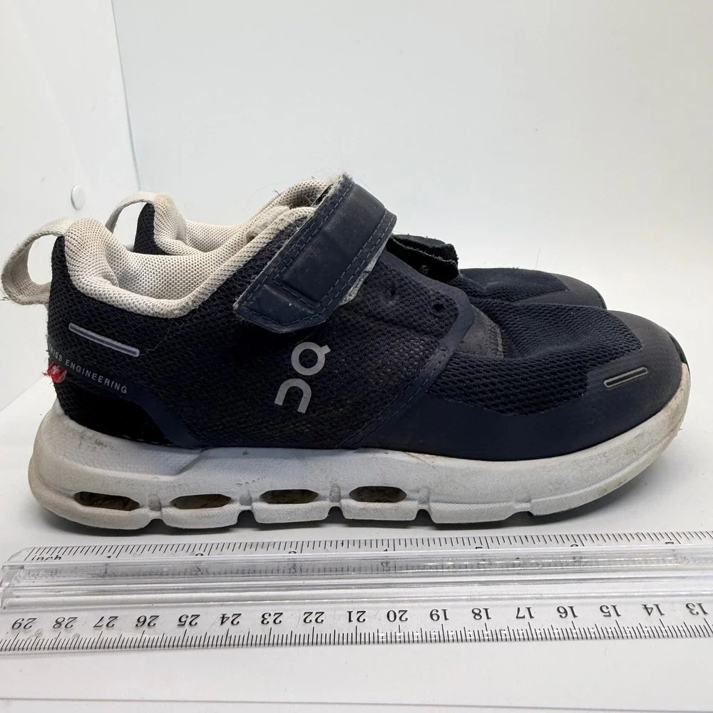On Cloud Play Kids Running Shoes Navy Blue White Hook Loop Sneakers US 12.5 K